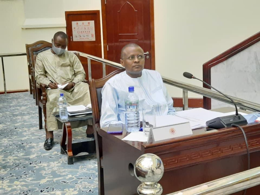 Le ministère des Finances Tahir Hamid Nguilin à l'Assemblée nationale, le 22 décembre 2020. © Min.Fin Le ministère des Finances Tahir Hamid Nguilin à l'Assemblée nationale, le 22 décembre 2020. © Min.Fin
