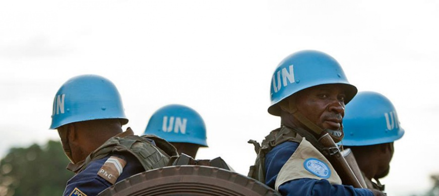 Des Casques bleus de la MINUSCA en patrouille en République centrafricaine. © MINUSCA