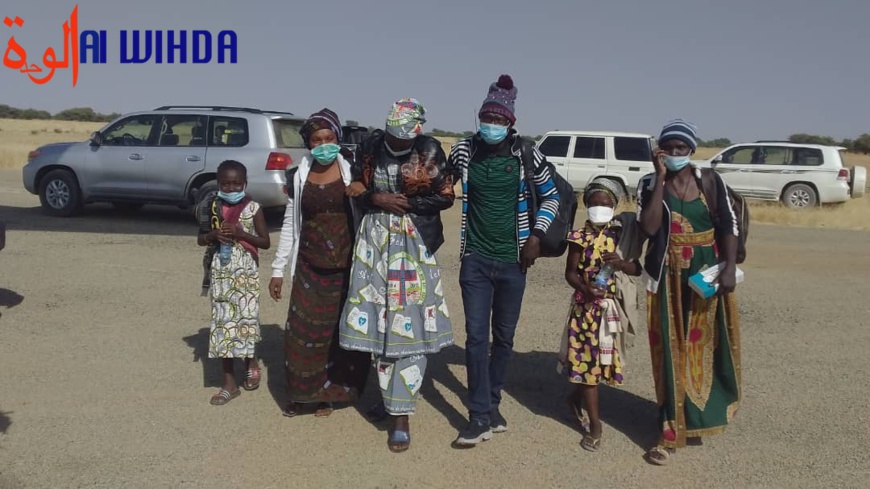 Tchad : la dépouille du général Benaïndo Tatola acheminée par avion à N'Djamena Tchad : la dépouille du général Benaïndo Tatola acheminée par avion à N'Djamena