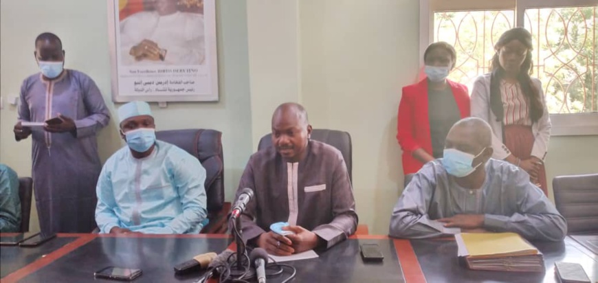 Tchad : Remise des chèques de la deuxième tranche d’appui aux sportifs d’élite Tchad : Remise des chèques de la deuxième tranche d’appui aux sportifs d’élite