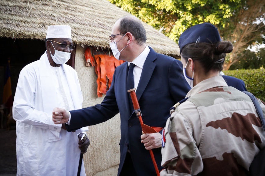 Idriss Deby et Jean Castex le 31 décembre 2020 à Amdjarass. © J.Castex/Twitter Idriss Deby et Jean Castex le 31 décembre 2020 à Amdjarass. © J.Castex/Twitter