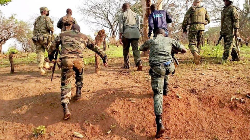 Le Premier ministre centrafricain inspecte le déploiement militaire le 19 décembre 2020. © Ngrebada Firmin/Fb