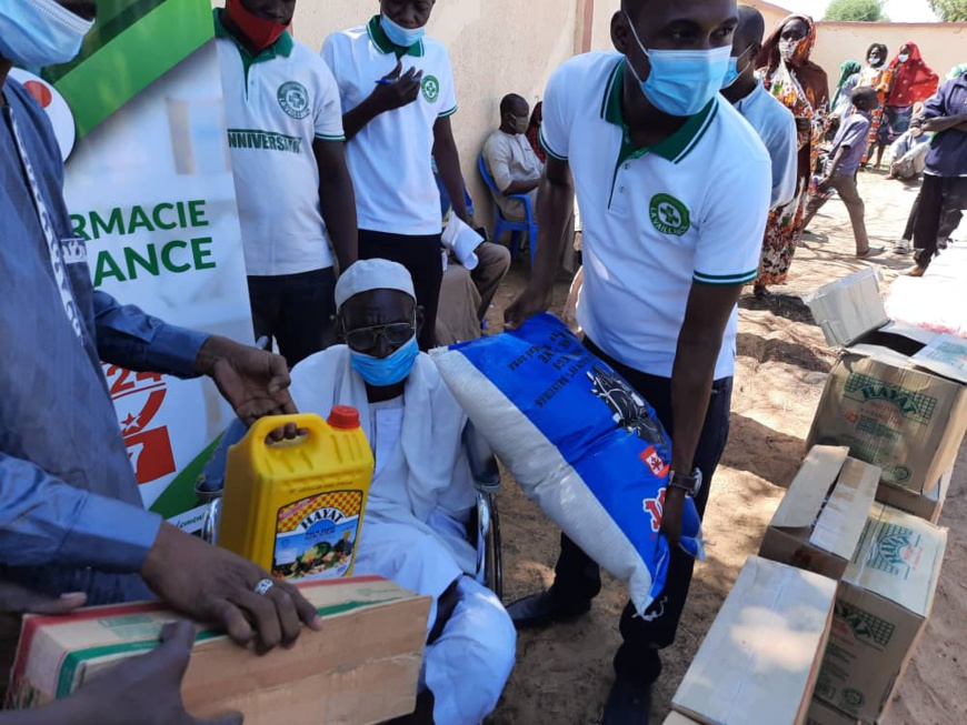 Tchad : le dépôt pharmaceutique "La Vaillance" assiste les vulnérables à N'Djamena Tchad : le dépôt pharmaceutique "La Vaillance" assiste les vulnérables à N'Djamena
