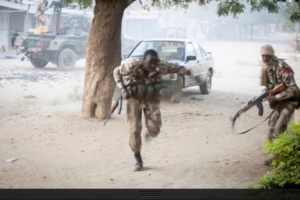 Mali : Les troupes tchadiennes ont tué Abou Zeid, l'émir d'Aqmi (Idriss Deby) Mali : Les troupes tchadiennes ont tué Abou Zeid, l'émir d'Aqmi (Idriss Deby)