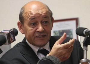 Mort de deux chefs islamistes au Mali, le Ministre français de la défense appelle à la prudence Mort de deux chefs islamistes au Mali, le Ministre français de la défense appelle à la prudence