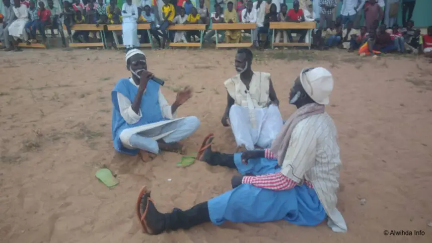 Des artistes jouent une pièce de théâtre au Tchad. © Mahamat Issa Gadaya/Alwihda Info