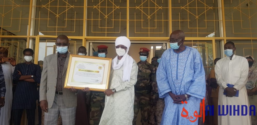 Tchad : le personnel des douanes honore son directeur général  Tchad : le personnel des douanes honore son directeur général