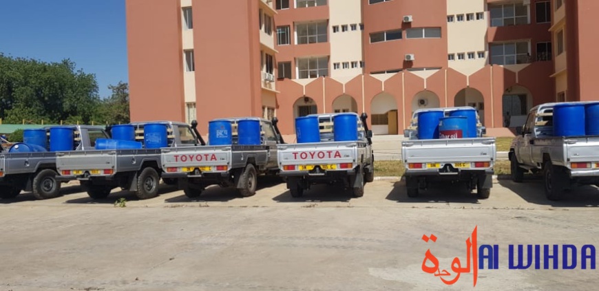 Tchad : le ministre des Finances en visite à la douane, au trésor et au domaine