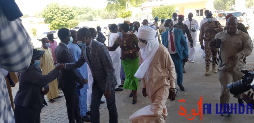 Tchad : le ministre des Finances en visite à la douane, au trésor et au domaine