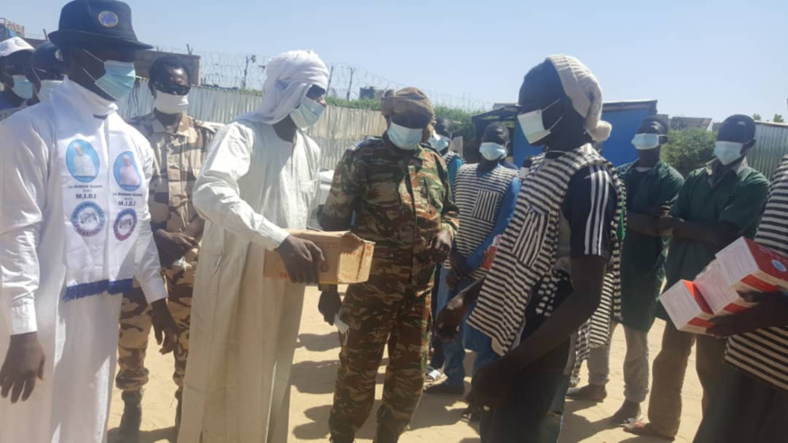 Tchad : Génération 90 remet des kits d'hygiène aux détenus d'Amsinéné Tchad : Génération 90 remet des kits d'hygiène aux détenus d'Amsinéné