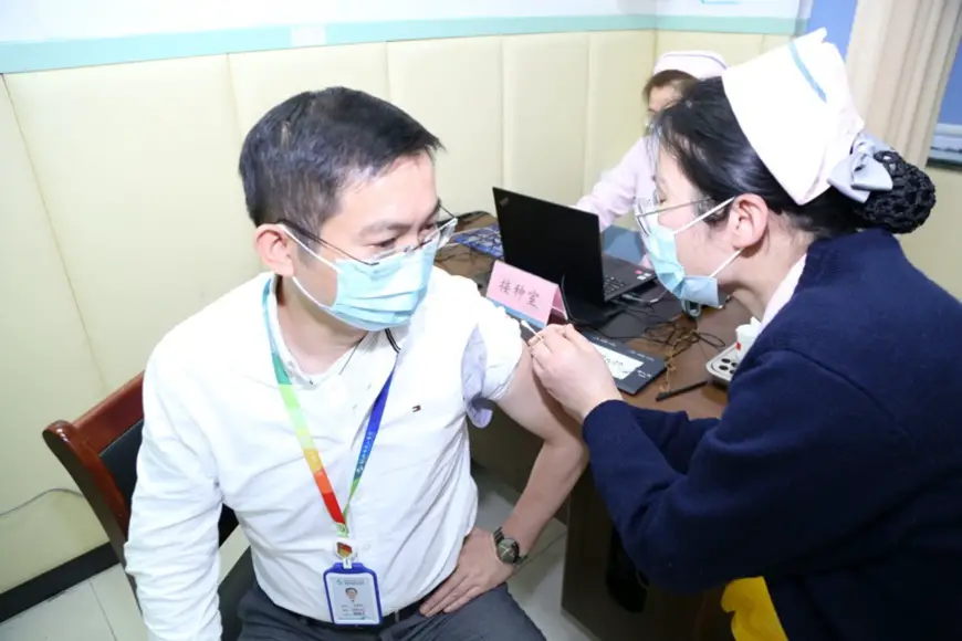 A medical staff member receives the Covid-19 vaccination in Shaoxing, East China’s Zhejiang Province on Jan. 12. Photo by Shan Mingming/People’s Daily Online