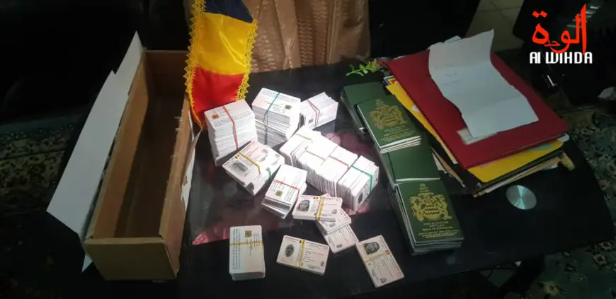 ​إعادة الوثائق الثبوتية التي تتمثل في بطاقات الهوية الوطنية وجواز السفر إلى حاكم اقليم وادي فيرا