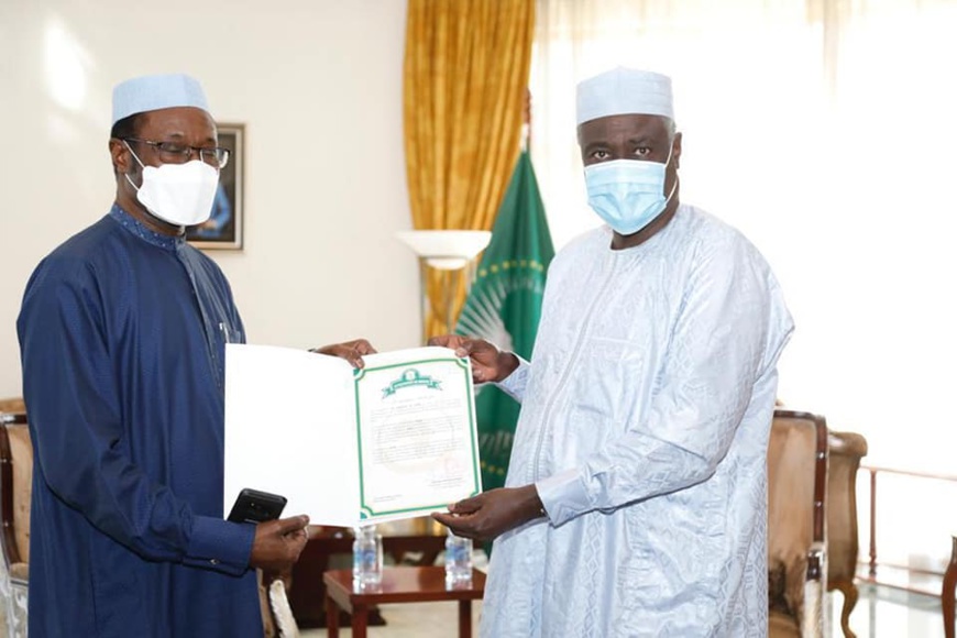 Addis-Abeba : Moussa Faki honore l'ambassadeur sortant du Tchad, Fadlassid Ali Naffa Addis-Abeba : Moussa Faki honore l'ambassadeur sortant du Tchad, Fadlassid Ali Naffa