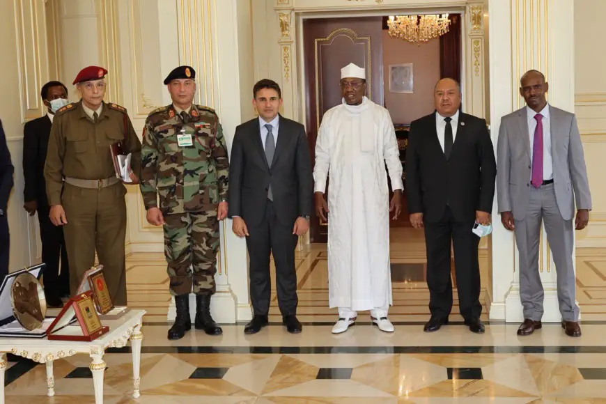 Le ministre libyen de la défense reçu par le Maréchal du Tchad