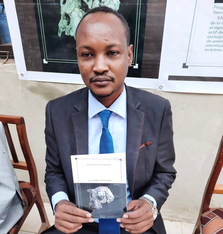 Tchad : présentation d’un recueil de poèmes décrivant la situation de la société Tchad : présentation d’un recueil de poèmes décrivant la situation de la société