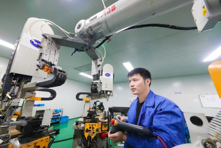 A worker manufactures products to be shipped overseas at an auto parts company in Huzhou, east China's Zhejiang province, Jan. 13, 2021. (Photo by Wang Zheng/People's Daily Online) A worker manufactures products to be shipped overseas at an auto parts company in Huzhou, east China's Zhejiang province, Jan. 13, 2021. (Photo by Wang Zheng/People's Daily Online)