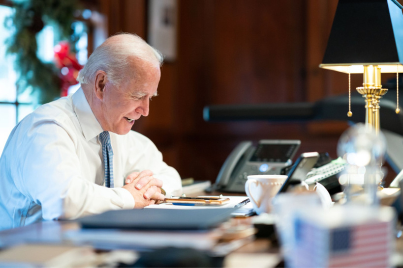 Biden met fin aux restrictions discriminatoires sur l’entrée aux États-Unis Biden met fin aux restrictions discriminatoires sur l’entrée aux États-Unis