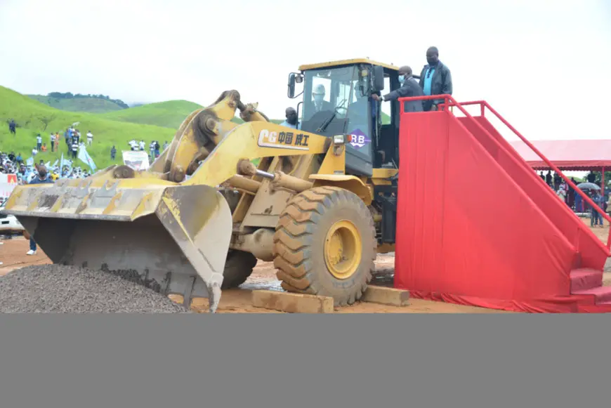 Sassou N'Guesso à la manoeuvre pour lancer les travaux de la route Dolisie-Kibangou.
