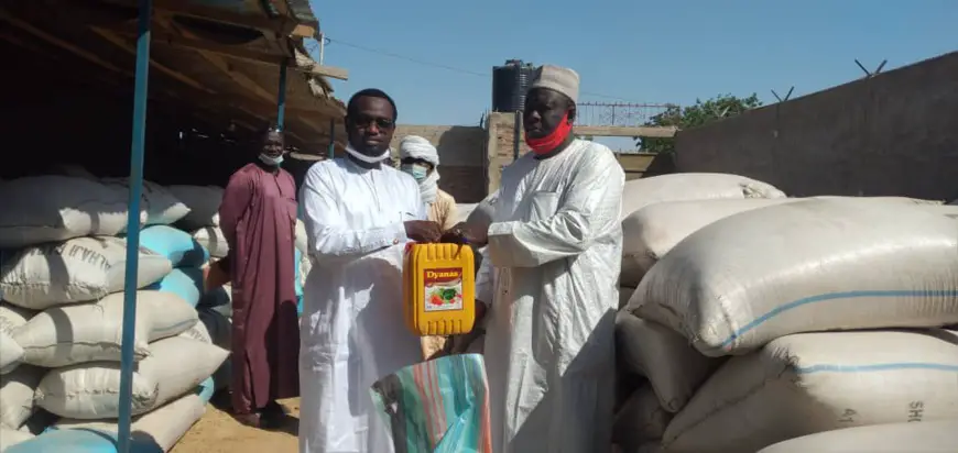 ​N'Djamena : les conducteurs de taxis reçoivent un appui alimentaire