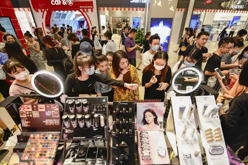 People shop at the Haikou Riyue Plaza duty-free shop in south China's Hainan province, Oct. 8, 2020. (Photo by Wang Chenglong/People's Daily Online)