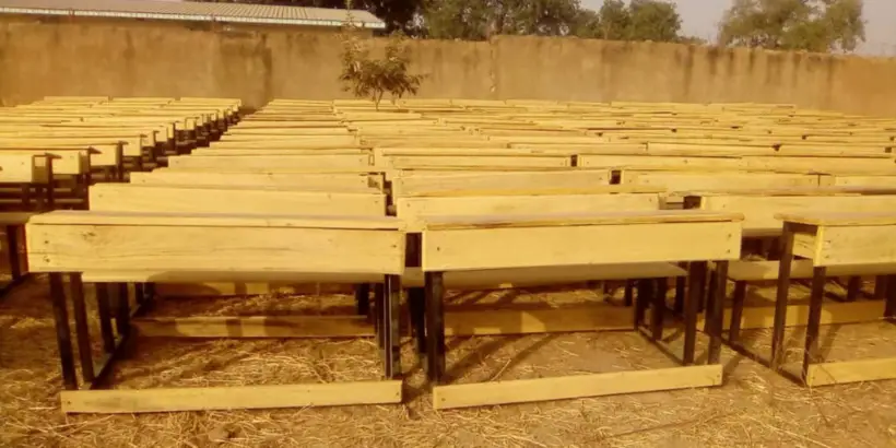 Tchad : la FGC remet un millier de tables-bancs au Mayo Kebbi Ouest