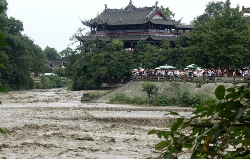 Photo shows the Dujiangyan irrigation system in southwest China's Sichuan province. (Photo by Liao Zuping/People's Daily Online)