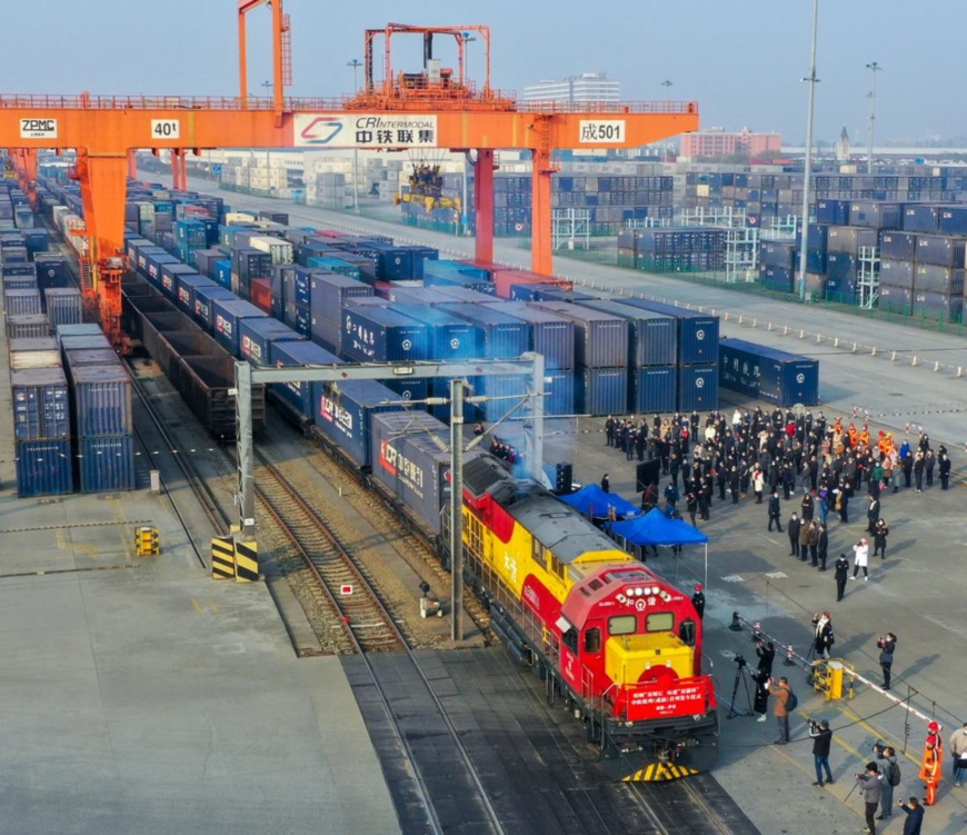 A freight train departs Chengdu, southwest China's Sichuan province for Europe, Jan. 1, 2021. (Photo by Bai Guibin/People's Daily Online)