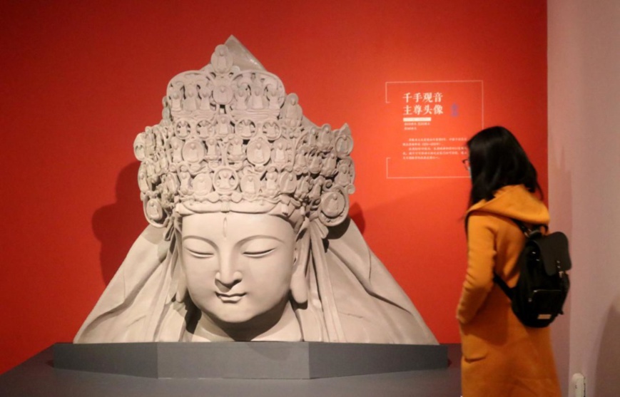 Photo shows a visitor appreciate artwork from the Dazu Rock Carvings scenic area in southwest China’s Chongqing municipality, at Suzhou Museum in Suzhou, east China’s Jiangsu province, Jan. 31. (Photo by Wang Jiankang/People’s Daily Online)