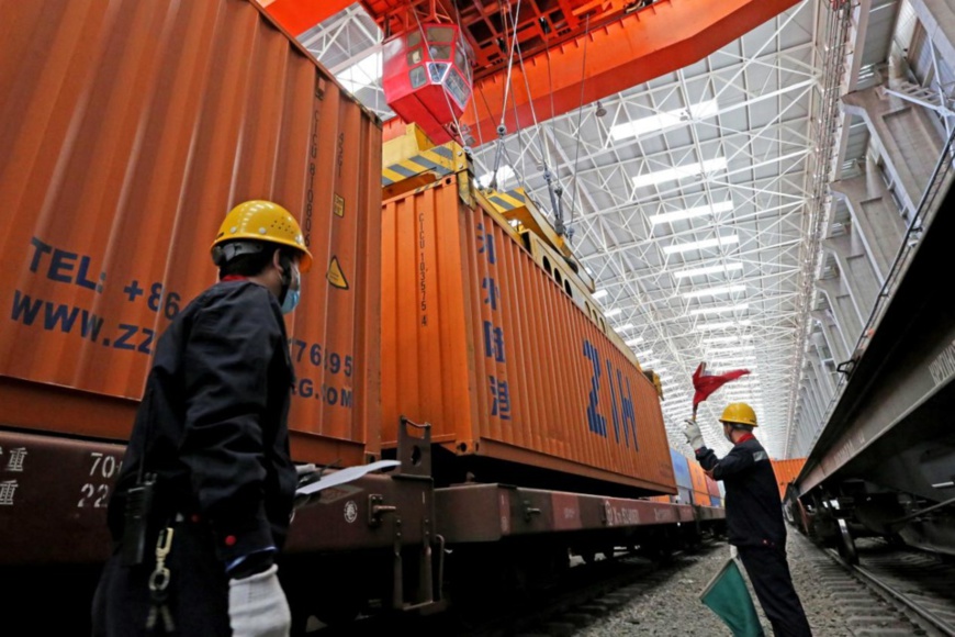 Photo taken on Sept. 29, 2020, shows staff members reloading containers at a railway reloading warehouse at Alashankou port, Bortala Mongol autonomous prefecture, northwest China’s Xinjiang Uygur autonomous region. (Photo by Cai Zengle/People’s Daily Online)