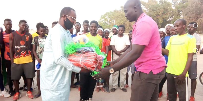 Tchad : remise d’équipements sportifs à la ligue départementale de handball du Bahr-Azoum Tchad : remise d’équipements sportifs à la ligue départementale de handball du Bahr-Azoum