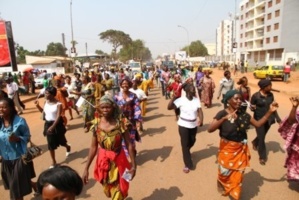 Les centrafricains dans les rues de Bangui pour manifester pour la paix. Décembre 2012. Crédits photos: Diaspora Media