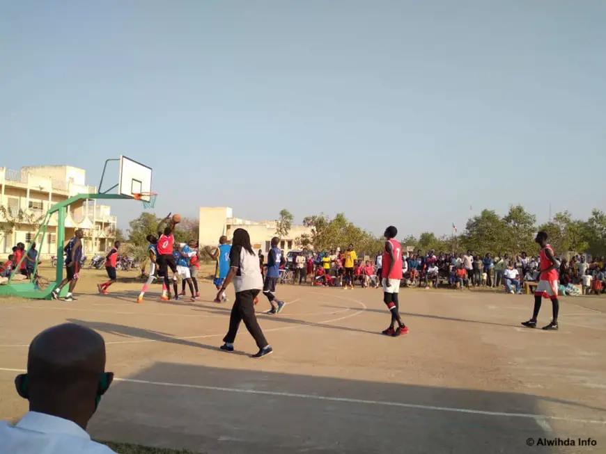 Tchad : l'antenne de l'ONAJES du Logone Occidental remet du matériel sportif aux jeunes
