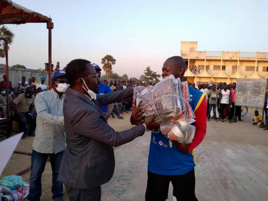 Tchad : l'antenne de l'ONAJES du Logone Occidental remet du matériel sportif aux jeunes