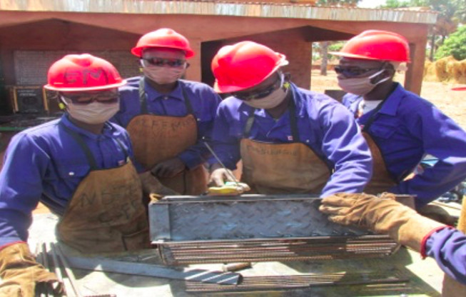 Tchad : des jeunes déscolarisés se forment à la fabrication d'équipements agricoles au Moyen-Chari