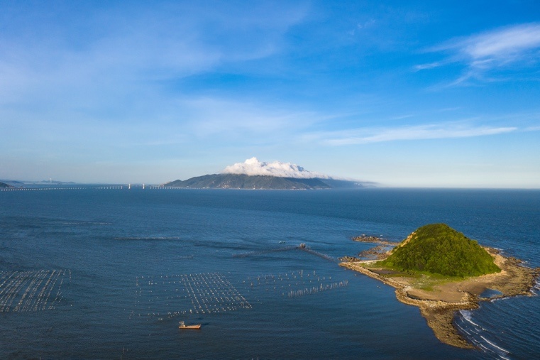 Photo taken on July 17, 2020, shows a spectacle of Nan'ao Island in Shantou, south China's Guangdong province, covered with cloud. (Photo by Ding Junhao/People's Daily Online)