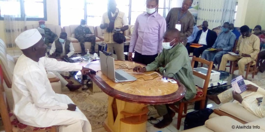 Tchad : à Pala, des agents n'ont pas encore été enrôlés. © Foka Mapagne/Alwihda Info Tchad : à Pala, des agents n'ont pas encore été enrôlés. © Foka Mapagne/Alwihda Info