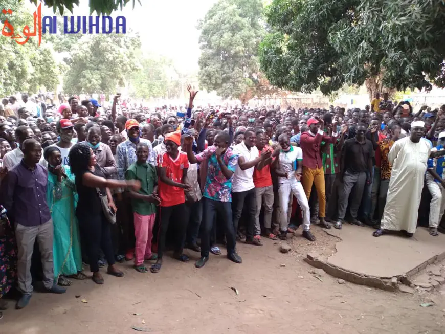 Tchad : "Ce sont vos multiples grèves et manifestations qui vous retardent" (Général Mahamat Saleh Brahim)