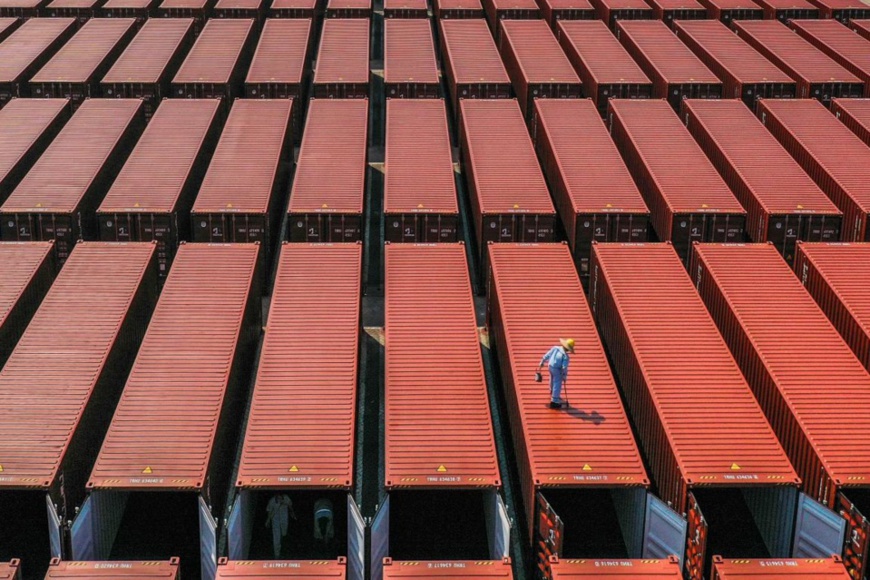 Employees of a container manufacturer paint and check containers in Nansha District, Guangzhou, south China's Guangdong Province, Feb. 3, 2021. (Photo by Qiu Xinsheng/People's Daily Online) Employees of a container manufacturer paint and check containers in Nansha District, Guangzhou, south China's Guangdong Province, Feb. 3, 2021. (Photo by Qiu Xinsheng/People's Daily Online)