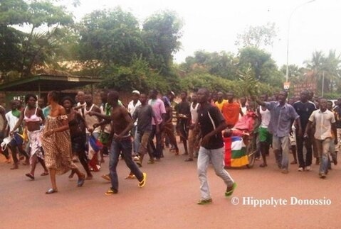 Bangui : Une personne tuée par la Séléka et la population proteste. Crédits photos : hyppolite Donossio Bangui : Une personne tuée par la Séléka et la population proteste. Crédits photos : hyppolite Donossio