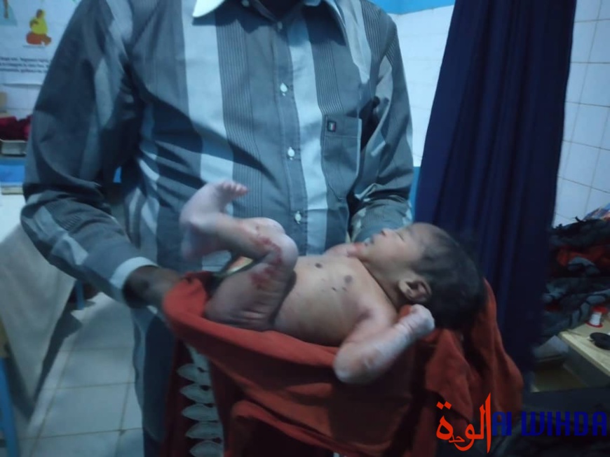 Tchad : jeté dans un trou en brousse, un nouveau-né retrouvé vivant Tchad : jeté dans un trou en brousse, un nouveau-né retrouvé vivant