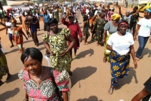 Décembre 2012. Les femmes centrafricaines manifestent contre la Séléka. BANGUI. Diaspora Media Décembre 2012. Les femmes centrafricaines manifestent contre la Séléka. BANGUI. Diaspora Media
