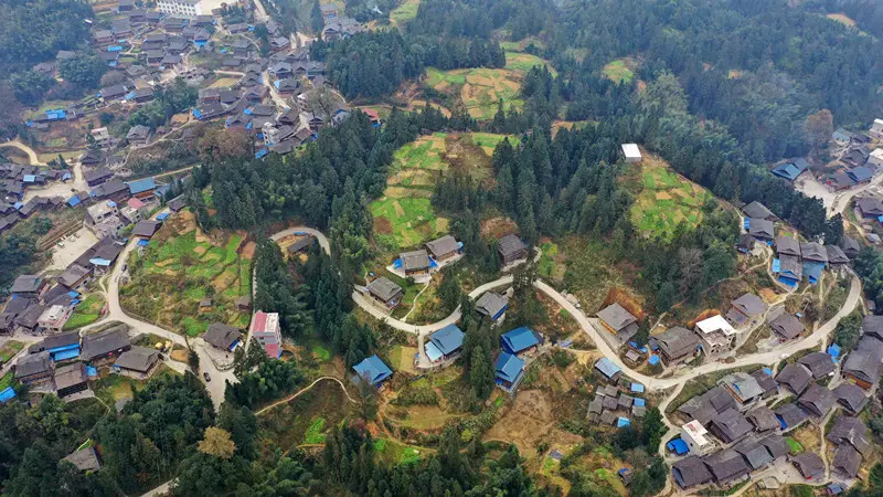 Photo shows rural roads in Rongjiang county, Qiandongnan Miao and Dong Autonomous Prefecture, southwest China’s Guizhou province, Dec. 26, 2020. Over the past five years, Guizhou has renovated and built 60,000 kilometers of rural roads to help locals shake off poverty. (Photo by Li Changhua/People’s Daily Online)