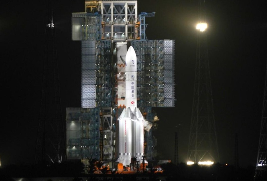 China's Long March-5 Y5 carrier rocket, carrying the country's Chang'e-5 lunar probe, takes off from the Wenchang Spacecraft Launch Site in south China's Hainan province, Nov. 24, 2020. (Photo by Zhou Guoqiang/People's Daily Online)