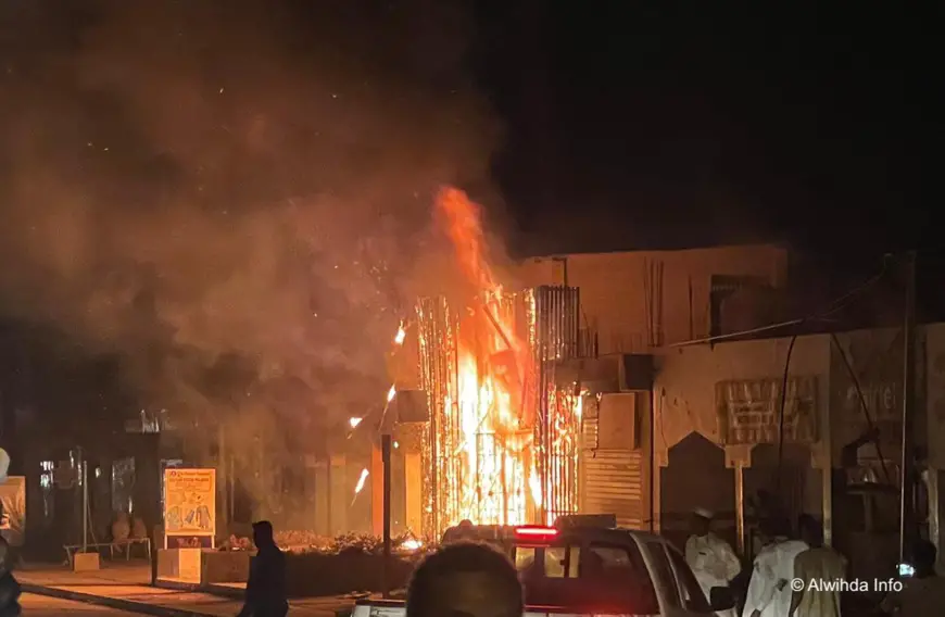 N'Djamena : une boutique prend feu à la rue de 40m