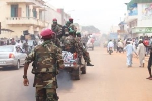 Des militaires de la Séléka dans les rues de Bangui. Crédits photos : Diaspora media Des militaires de la Séléka dans les rues de Bangui. Crédits photos : Diaspora media
