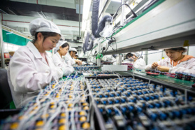 At a production base of an electrical product producer in Hai’an economic development zone, east China’s Jiangsu Province, workers are manufacturing electrical products for domestic and Southeast Asian customers, Nov. 4, 2020. (Photo by Zhai Huiyong/People’s Daily Online)