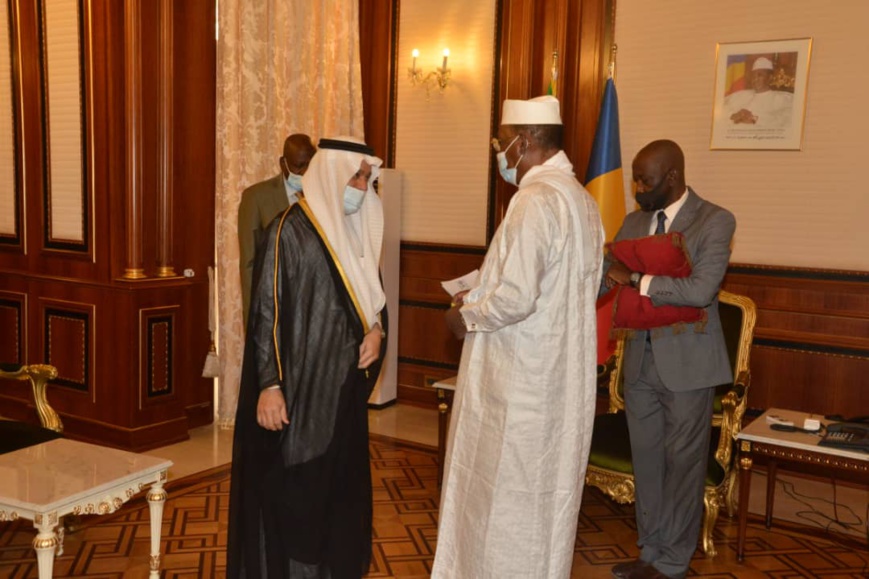 Tchad : L’ambassadeur d’Arabie Saoudite élevé au grade d’Officier de l’ordre national du Tchad Tchad : L’ambassadeur d’Arabie Saoudite élevé au grade d’Officier de l’ordre national du Tchad