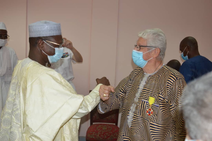 Tchad : l'ex-vicaire apostolique de Mongo élevé au grade de Chevalier de l’Ordre national. © PR Tchad : l'ex-vicaire apostolique de Mongo élevé au grade de Chevalier de l’Ordre national. © PR