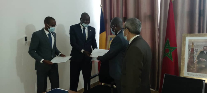 Tchad : l’ambassade du Maroc honore deux inspecteurs des douanes formés à Benslimane