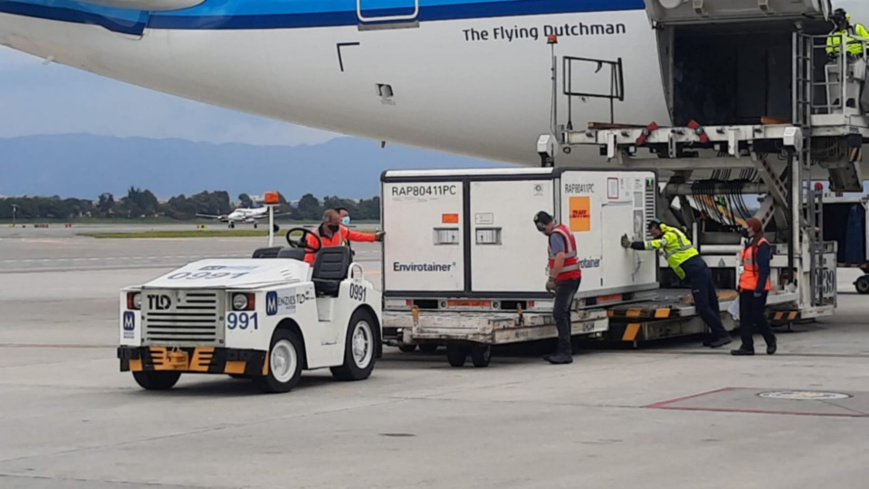 A batch of COVID-19 vaccines produced by Chinese biopharmaceutical company Sinovac Biotech Ltd. arrive in Bogota, capital of Colombia, Feb. 20, 2021. (Photo/Official website of the embassy of China in Colombia)